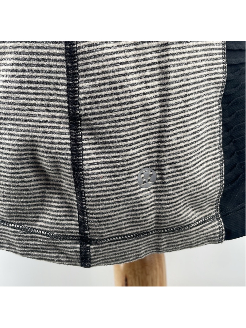 Lululemon Star Runner Short Sleeve
Tonka Stripe Cashew / Heathered Black sz 6 - Picture 9 of 13